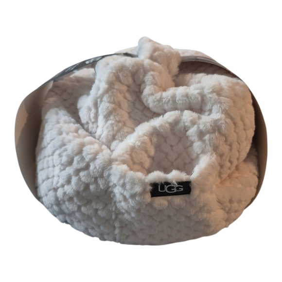 Ugg Polar Textured Tablet/kindle pouf New - Picture 2 of 8